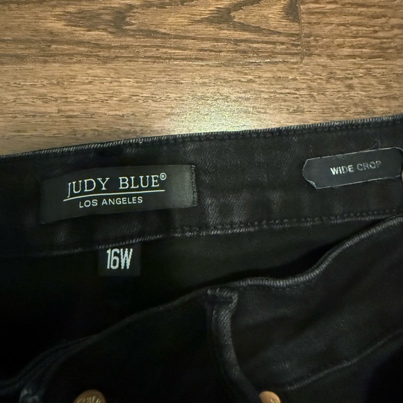 Judy Blue Wide Leg Crop - Picture 2 of 5